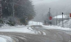 Bolu Dağı'nda mayıs ayında kar yağışı: Yollar beyaza büründü