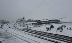 Mayıs karı Erciyes'i beyaza bürüdü