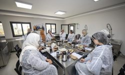 Mersin'de kadın üreticilere bitki çayı eğitimi