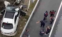 Mersin'de otomobil direğe çarptı: 1 ölü, 1 yaralı