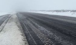 Sahara geçidinde kar yağışı etkili oluyor