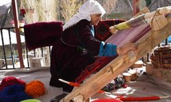 Şırnaklı kadınların ilmek ilmek işlediği seccadeler 20 bin liradan satılıyor
