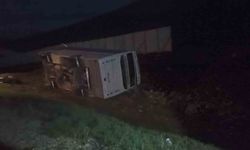 Taraftarları taşıyan midibüs devrildi, 27 taraftar yaralandı