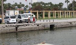 Mersin’de çocuklar bakteri dolu denizde yüzüyor