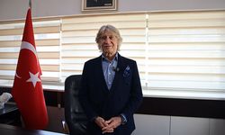 İzol’dan “Plaj Mersin” projesi yorumu: “Bir şehrin deniz turizmi kenti olması için her yerinde denize girilmesi lazım”