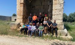 İçel Sanat Kulübü ile doğaseverler, Elaiussa Sebaste Antik Kenti’nde tarihe yolculuk etti