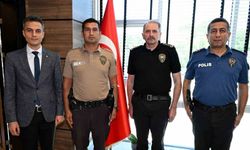Uşak'ta örnek davranış sergileyen çarşı ve mahalle bekçisine teşekkür belgesi