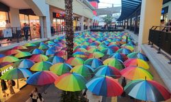 Forum Mersin AVM’de renkli şemsiyelere yoğun ilgi