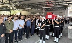 Mersin'de kalp krizi sonucu hayatını kaybeden polis memuru son yolculuğuna uğurlandı