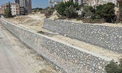Tarsus'ta riskli bölgeye 240 metrelik istinat duvarı yapıldı