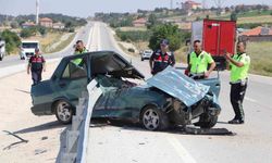 Tofaş bariyerlere ok gibi saplandı: 1 yaralı