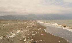 Akdeniz’deki ithal plastik atık kirlilik için inceleme talep edildi