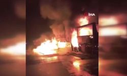 Mersin'de otoyolda seyir halindeki yolcu otobüsü alev alev yandı