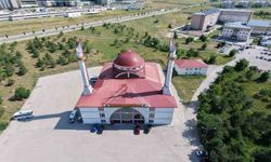 Erzurum'un divit kalem minareli camisi görenleri hayran bırakıyor