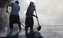 Hava 40, asfalt 200 derece: Adana'da işçilerin zorlu mesaisi