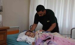 İşini bıraktı, 3 yıldır hayatını yatağa bağımlı annesine adadı