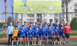 Akdeniz Belediyespor U-16 futbol takımı top başı yaptı