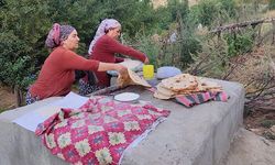 Kadınlar, Diyarbakır’ın yüksek kesimlerinde tandır ekmeği geleneğini yaşatıyor