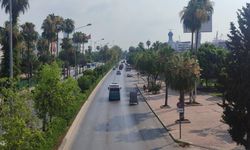 Mersinliler sahillere akın etti, kent merkezi boş kaldı