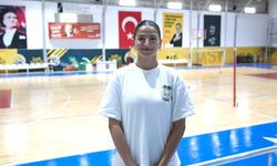 Mersin'de voleybol kursunda keşfedildi, milli takıma kadar yükseldi