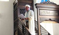 44 yıllık imam cemaatine cuma hutbesiyle veda etti
