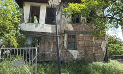 Gölcük'te 2 metruk bina daha yıkıldı