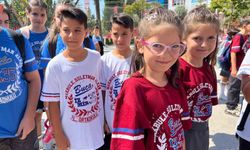 Görenler gözlerine inanamıyor: 27 çift ikiz aynı okulda