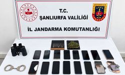 Mısır tarlasında yakalanan dolandırıcıların ev ve arabasından çıkanlar hayrete düşürdü