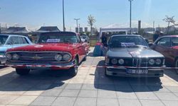 Sincan'da klasik otomobil tutkunları bir araya geldi