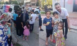 Gazi Mahallesi’ndeki çocuklara, belediyeden dondurma ikramı
