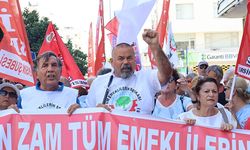 Mersin’de emekliler birleşti, sokağa indi: “Seyyanen zam istiyoruz”