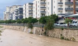 Mersin'de şiddetli yağış etkisini sürdürüyor
