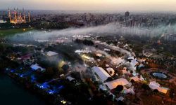 Adana'da kebap dumanı gökyüzünü kapladı, metrelerce kuyruk oluştu