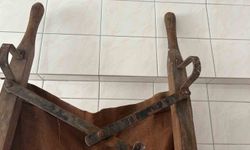Çöpten tarih çıktı: Zabıta bulduğu '1915' damgalı askeri sedyeyi tarihe emanet etti
