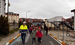 Kars'ta miniklere trafik dersi: Öğrenciler kuralları uygulamalı öğrendi