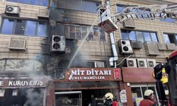 Kayseri'de işyerinde çıkan yangına, itfaiye ekipleri müdahale ediyor