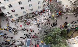 Maltepe'de çöken 7 katlı binadan 5 kişi çıkarıldı: Arama kurtarma çalışmaları devam ediyor