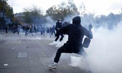 Paris sokakları savaş alanına döndü