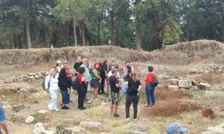 Mersin Arkeoloji Günleri kapsamında Yumuktepe Höyüğü gezisi gerçekleştirildi