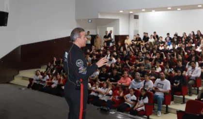 Türkiye’nin ilk astronotu Gezeravcı, Bursa’da öğrencilerle buluştu