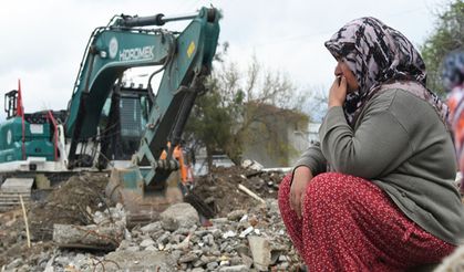 Depremin ardından Büyükşehir ekipleri 654 enkaz kaldırıldı