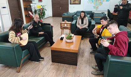 Emniyet müdürü makamında sazlı sözlü polis haftası kutlaması