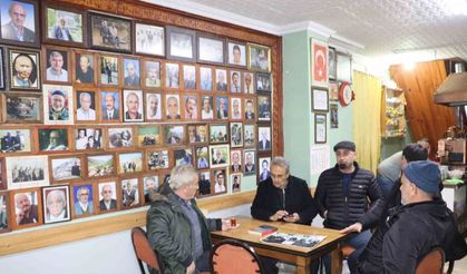 Ölen yakınlarıyla bu çay ocağında bir araya geliyorlar