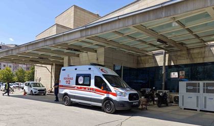 Siirt’te 2 otomobil çarpıştı, 3 kişi yaralandı