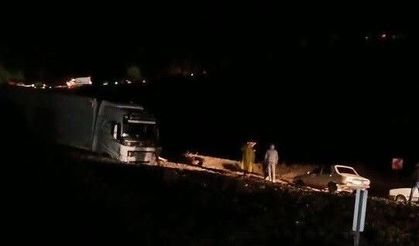 Mersin-Antalya arasında selle gelen mucurlar yolu kapattı