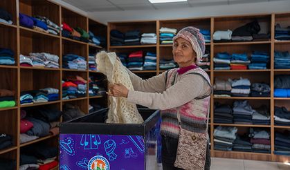 Mezitli Belediyesi, ihtiyaç sahiplerine Kıyafet Evi ile destek oluyor