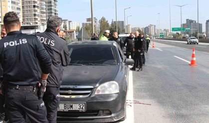 Otoyolda araç içinde sır ölüm: Başından tüfekle vurulmuş halde bulundu