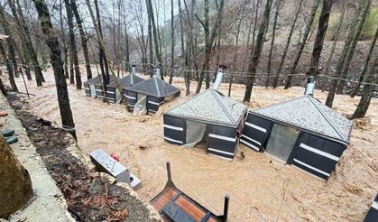 Sağanak Mersin'i vurdu: Dereler taştı, restoran sular altında kaldı