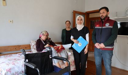 Toroslar Belediyesi tekerlekli sandalye ve engelli pusetlerini ihtiyaç sahiplerine ulaştırdı