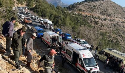 Mersin'de işçi servisi uçurumdan yuvarlandı: Ölü ve çok sayıda yaralı var
